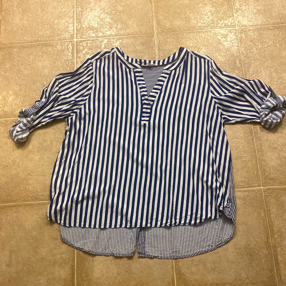 Jane & Delancey top. Roll tab sleeves. Blue stripe. 1X. Excellent condition.